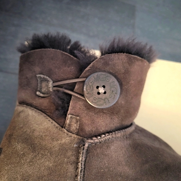 UGG Women's Mini Bailey Button II Winter Boot Size 6 - Picture 6 of 8